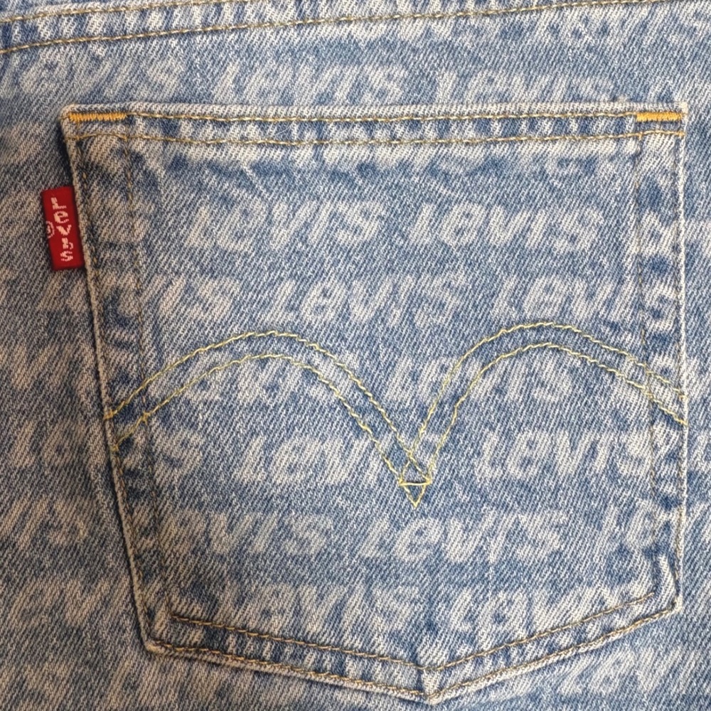Levi's 501 Denim High Rise Cutoff Shorts All Over Logo Print Frayed Hem Size 29 - Picture 8 of 10